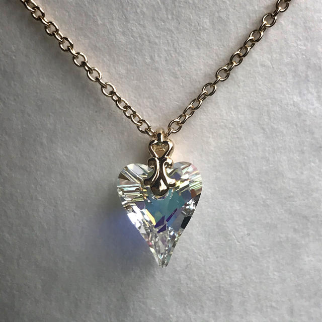 SWAROVSKI(スワロフスキー)のスワロフスキー　オーロラハートのネックレス　シルバー ハンドメイドのアクセサリー(ネックレス)の商品写真