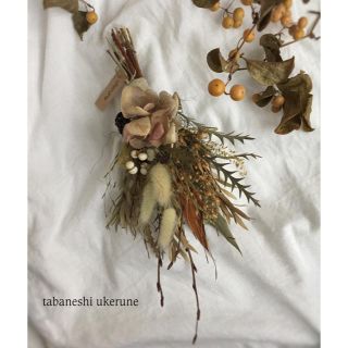 白樺の枝と淡い色味の紫陽花を添えた アンティーク スワッグ ドライフラワー 純正正規 ドライフラワースワッグ 北海道の秋 ラベンダーパープルアンティーク フラワー/ガーデン