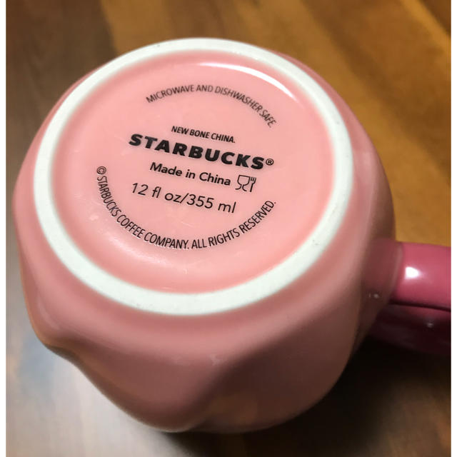 Starbucks Coffee(スターバックスコーヒー)のSTARBUCKS スタバ 2019 さくら マグカップ ✩︎送料込み✩︎ インテリア/住まい/日用品のキッチン/食器(グラス/カップ)の商品写真