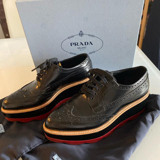 プラダ(PRADA)のプラダ人気の厚底シューズ　黒　36.5サイズ(ローファー/革靴)
