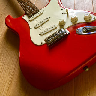 フェンダー(Fender)のストラトタイプギター (エレキギター)