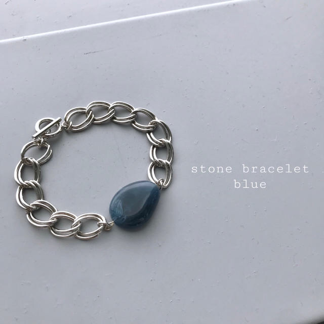 TOGA(トーガ)のstone bracelet blue レディースのアクセサリー(ブレスレット/バングル)の商品写真
