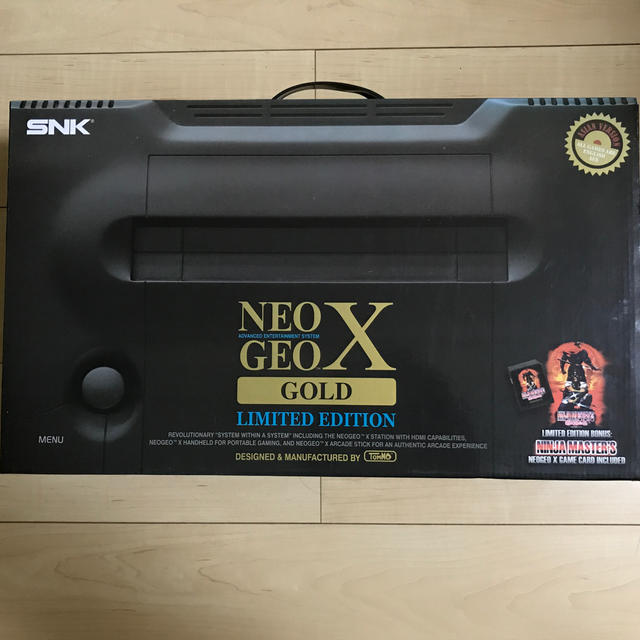 NEOGEO(ネオジオ)の未開封 NEOGEO X ゴールドリミテッドエディション ネオジオX エンタメ/ホビーのゲームソフト/ゲーム機本体(家庭用ゲーム機本体)の商品写真