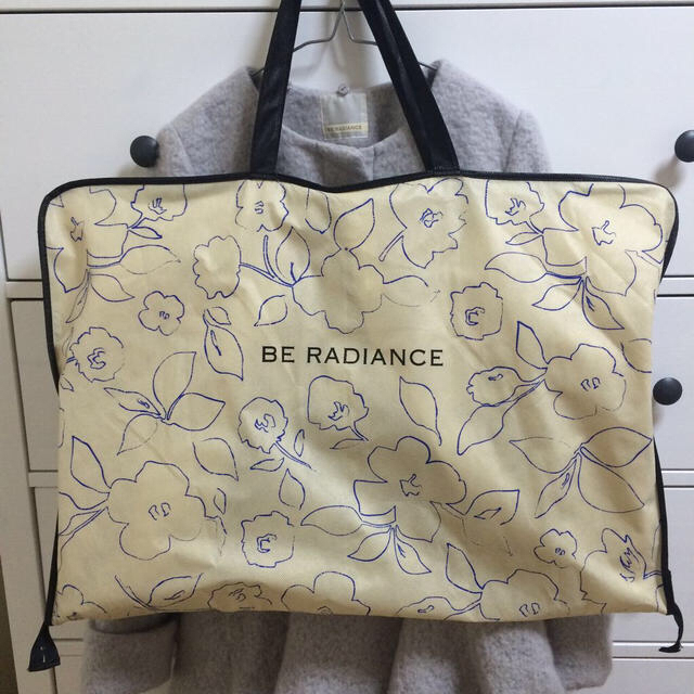 BE RADIANCE(ビーラディエンス)のBE RADIENCE ペプラムコート レディースのジャケット/アウター(毛皮/ファーコート)の商品写真