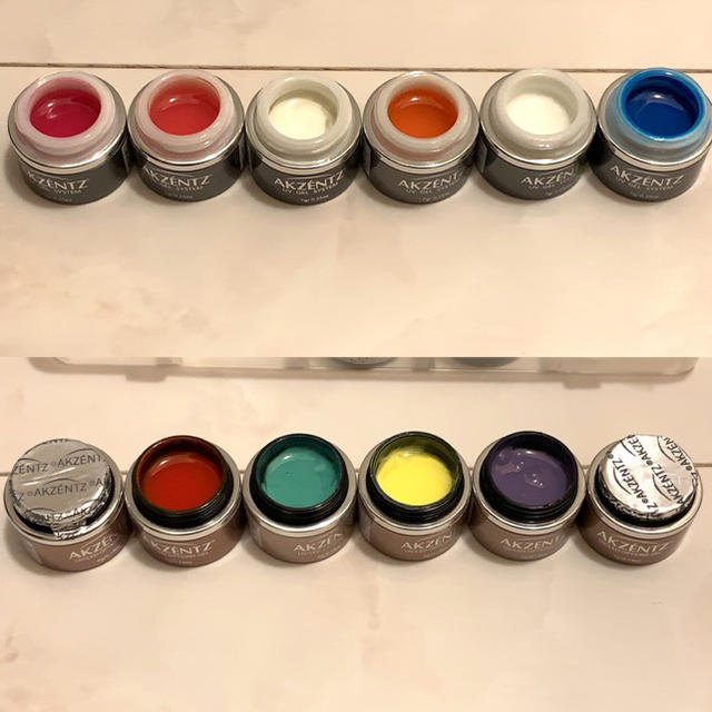 アクセンツ UVライトとジェル12色セット コスメ/美容のネイル(カラージェル)の商品写真