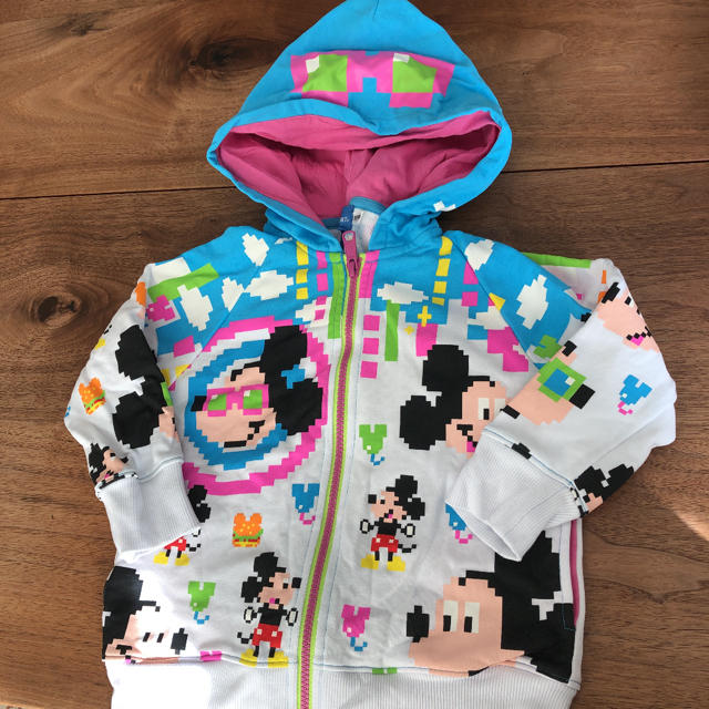 Disney(ディズニー)のディズニー、ミッキーパーカー キッズ/ベビー/マタニティのキッズ服男の子用(90cm~)(ジャケット/上着)の商品写真