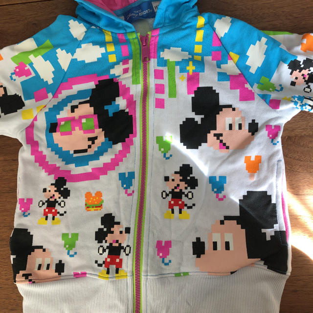 Disney(ディズニー)のディズニー、ミッキーパーカー キッズ/ベビー/マタニティのキッズ服男の子用(90cm~)(ジャケット/上着)の商品写真