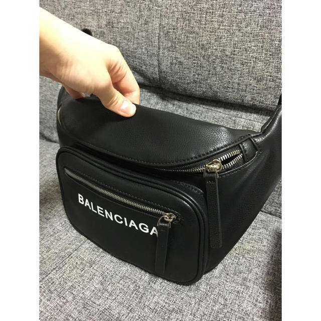 Balenciaga(バレンシアガ)のBALENCIAGA ボディバッグ メンズのバッグ(ボディーバッグ)の商品写真