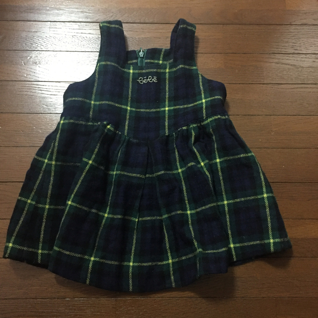 BeBe(ベベ)の♡専用。bebeワンピースとデニムシャツのセット♡ キッズ/ベビー/マタニティのキッズ服女の子用(90cm~)(ワンピース)の商品写真