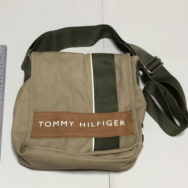 TOMMY HILFIGER(トミーヒルフィガー)のトミーヒルフィガー　ナイロンコートとショルダーバック メンズのジャケット/アウター(ナイロンジャケット)の商品写真