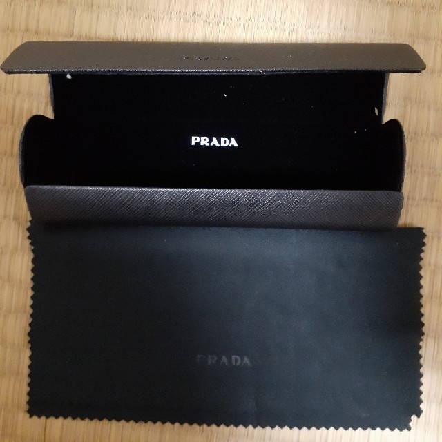 PRADA(プラダ)のPRADA眼鏡ケース メンズのファッション小物(サングラス/メガネ)の商品写真