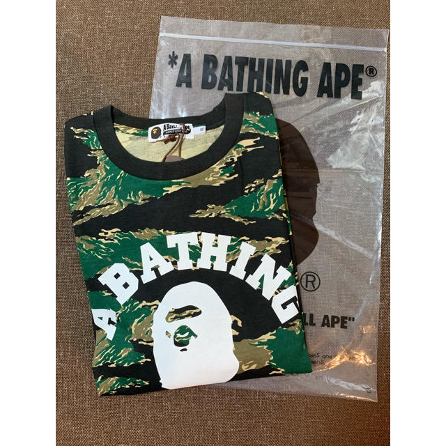 A BATHING APE(アベイシングエイプ)のBAPE Tiger Camo College L/S Tee Green メンズのトップス(Tシャツ/カットソー(七分/長袖))の商品写真