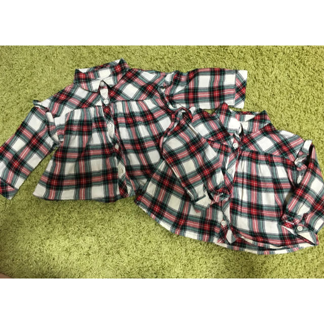 GAP(ギャップ)の2枚セット！双子用 babyGAP チェックシャツ 80フリル付 キッズ/ベビー/マタニティのベビー服(~85cm)(シャツ/カットソー)の商品写真