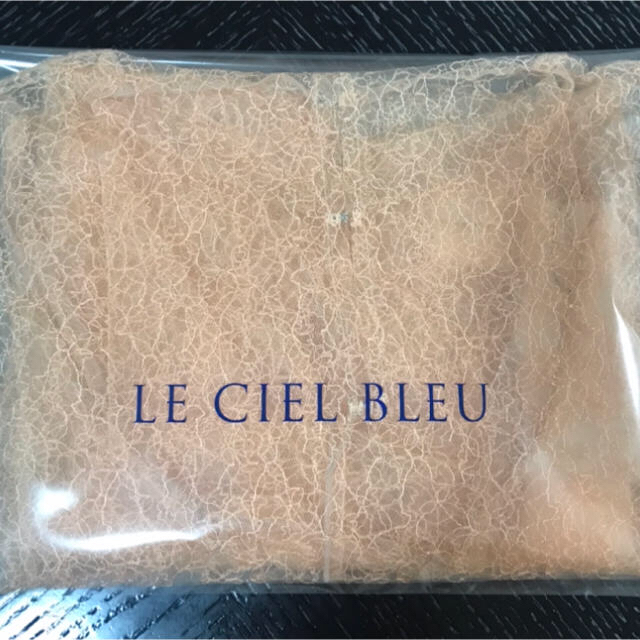 LE CIEL BLEU(ルシェルブルー)のIRENEレーストップス　タグ付き　⭐︎大人気完売品⭐︎ レディースのトップス(シャツ/ブラウス(長袖/七分))の商品写真