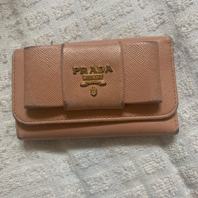PRADA(プラダ)のプラダ　サフィアーノ　キーケース　リボン レディースのファッション小物(キーケース)の商品写真