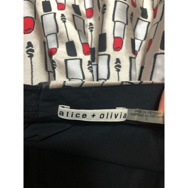 Alice+Olivia(アリスアンドオリビア)の値下げしました　Alice&Olivia スカート リップ柄 レディースのスカート(ミニスカート)の商品写真