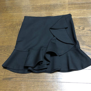 ザラ(ZARA)の新品・ザラウーマン・ペプラムスカート・サイズS・ブラック(ミニスカート)