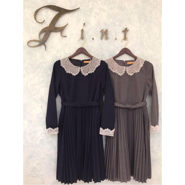 F i.n.t - F.i.n.t レース衿アコーディオンプリーツワンピースの F i.n.t - F.i.n.t レース衿アコーディオンプリーツワンピースの