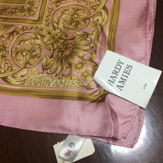 HARDY AMIES(ハーディエイミス)のHARDY AMIESタグ付きスカーフ レディースのファッション小物(バンダナ/スカーフ)の商品写真