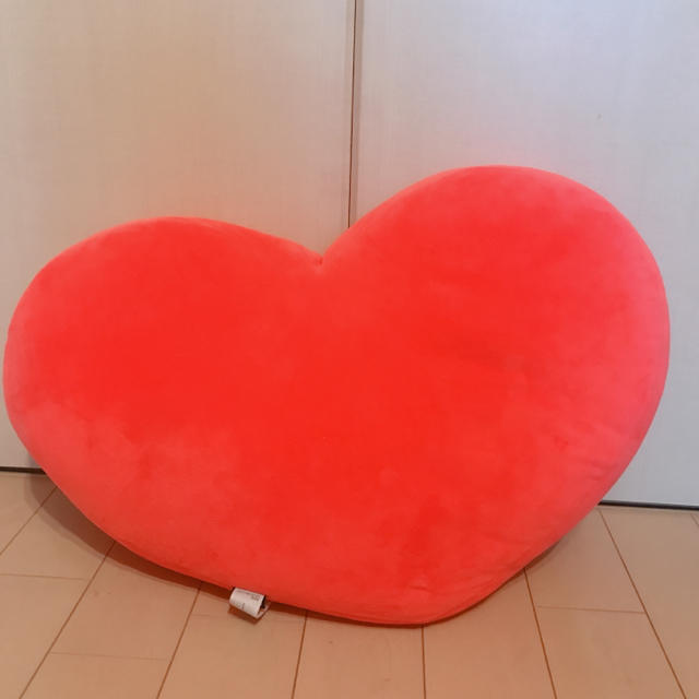 防弾少年団(BTS)(ボウダンショウネンダン)のBT21 tata クッション42cm  エンタメ/ホビーのタレントグッズ(アイドルグッズ)の商品写真