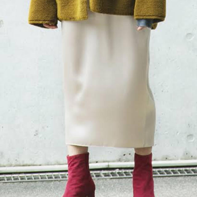 STUNNING LURE(スタニングルアー)のスタニングルアー イージーサテンスカート レディースのスカート(ロングスカート)の商品写真