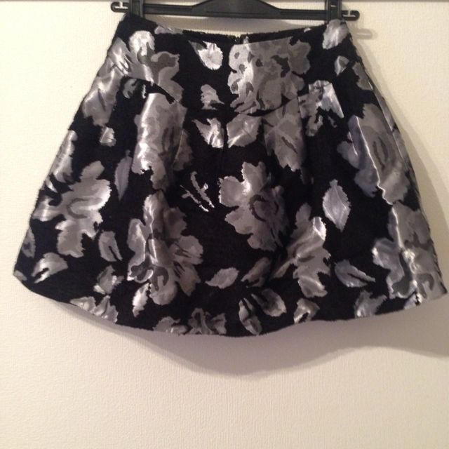 titty&co(ティティアンドコー)のメタルフラワースカート レディースのスカート(ミニスカート)の商品写真