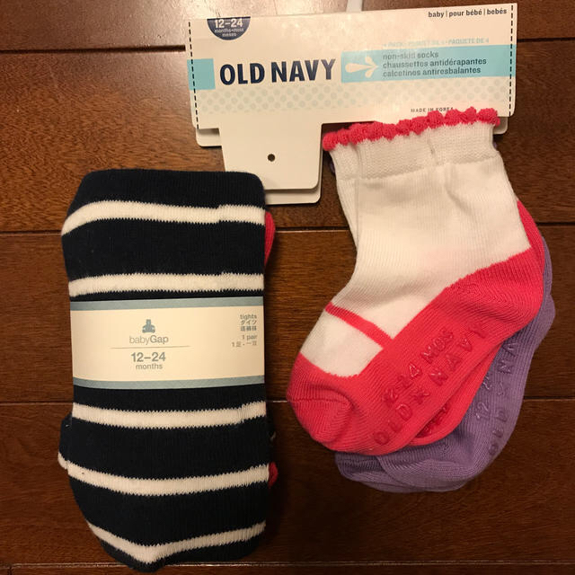 GAP(ギャップ)のGAP ボーダー タイツ OLD NAVY バレリーナ 靴下 80 おまけ付き キッズ/ベビー/マタニティのこども用ファッション小物(靴下/タイツ)の商品写真