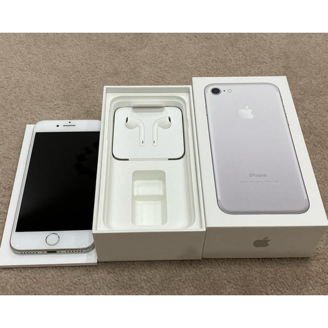 iPhone 7 Silver 128 GB docomo