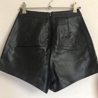 エモダ(EMODA)のEMODA レザー　ショートパンツ(ショートパンツ)