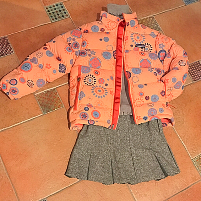 patagonia(パタゴニア)のパタゴニアKIDSダウンジャケット キッズ/ベビー/マタニティのキッズ服女の子用(90cm~)(ジャケット/上着)の商品写真