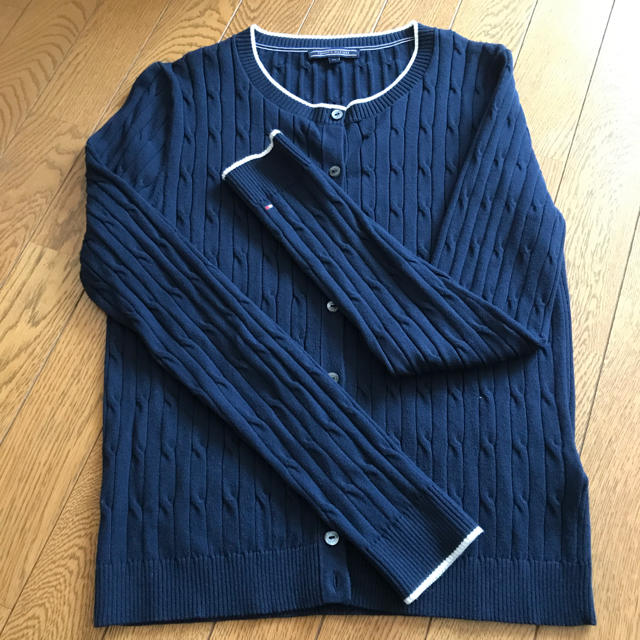 TOMMY HILFIGER(トミーヒルフィガー)のTOMMY HILFIGER/紺色カーディガン2度程着用ホワイト色がアクセント！ レディースのトップス(カーディガン)の商品写真