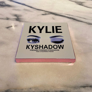カイリーコスメティックス(Kylie Cosmetics)のKYLIE カイリー KYSHADOW アイシャドウ　BURGUNDY (アイシャドウ)