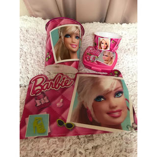 バービー(Barbie)のバービー ランチョンマット ダストボックス 小物入れセット(テーブル用品)