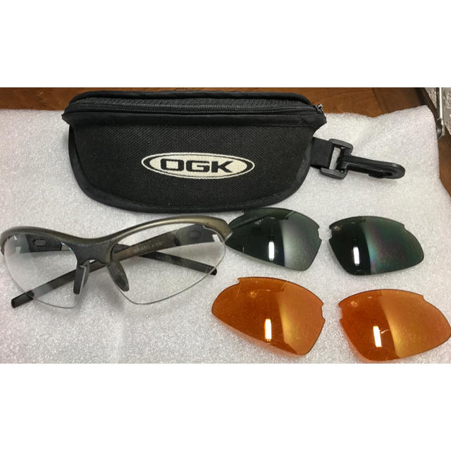 OGK(オージーケー)のOGKサングラス　本格キッズ用モデル(3枚レンズ) ケース付き　マッドガンメタ キッズ/ベビー/マタニティのこども用ファッション小物(サングラス)の商品写真