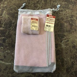 ムジルシリョウヒン(MUJI (無印良品))の無印良品　ヨガマット用タオル47×66㎝＆リストバンド　ピンク(ヨガ)