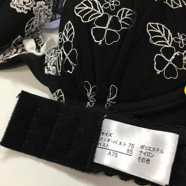 線画調刺繍花柄ブラショーツ3セット A75 M レディースの下着/アンダーウェア(ブラ&ショーツセット)の商品写真