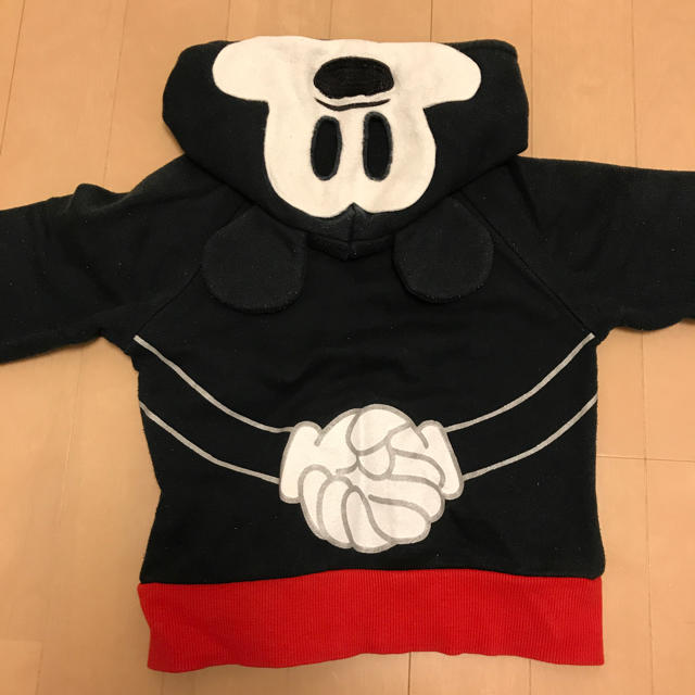 Disney(ディズニー)のミッキーパーカー キッズ/ベビー/マタニティのキッズ服男の子用(90cm~)(ジャケット/上着)の商品写真