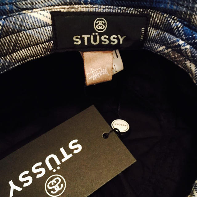 STUSSY(ステューシー)のSTUSSYブルーブラックバケットハット レディースの帽子(ハット)の商品写真