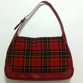 マリークワント(MARY QUANT)の秋冬にぴったり♪スリムバッグ　　　　(ハンドバッグ)