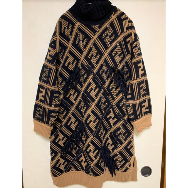 低価格で大人気の FENDI - ニットワンピース みやび★日本未発売‼︎FENDI★FFロゴ ミニワンピース
