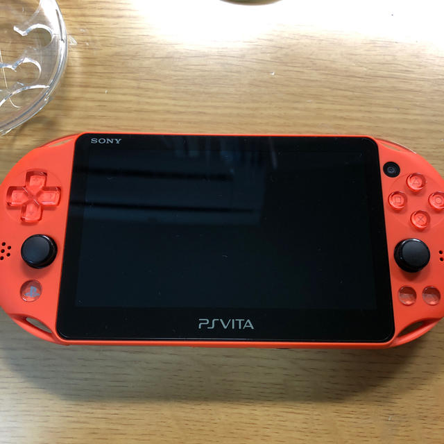 PlayStation Vita(プレイステーションヴィータ)のPSVITA オレンジ　充電コード&クリアカバー&ケース&16Gカード エンタメ/ホビーのゲームソフト/ゲーム機本体(携帯用ゲーム機本体)の商品写真