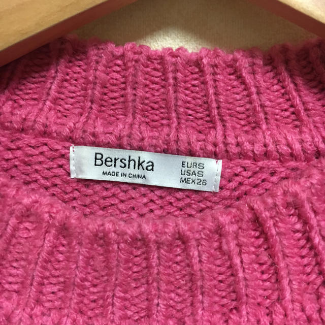 Bershka(ベルシュカ)のBershka ベルシュカ セーター ニット ピンク ケーブル編み ショッキング レディースのトップス(ニット/セーター)の商品写真