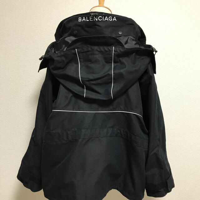 Balenciaga(バレンシアガ)のBALENCIAGA Logo-print hoodedshell jacket レディースのジャケット/アウター(ブルゾン)の商品写真