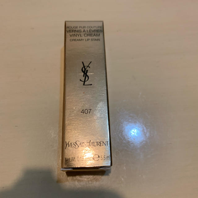 Yves Saint Laurent Beaute(イヴサンローランボーテ)のYSLルージュピュールクチュールヴェルニヴィニルクリーム407 コスメ/美容のベースメイク/化粧品(リップグロス)の商品写真