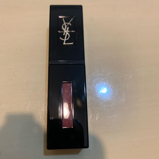 Yves Saint Laurent Beaute(イヴサンローランボーテ)のYSLルージュピュールクチュールヴェルニヴィニルクリーム407 コスメ/美容のベースメイク/化粧品(リップグロス)の商品写真