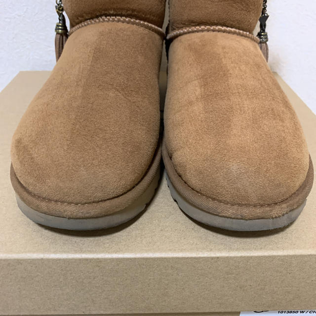 UGG(アグ)のUGG  W LILOU    チェスナット・ミニバックもお付けします。 レディースの靴/シューズ(ブーツ)の商品写真