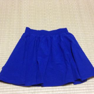 ブルーのスカート(ミニスカート)