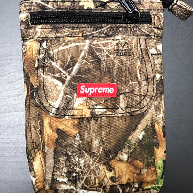 Supreme(シュプリーム)の最安値Supreme 19fw shoulder bag カモ メンズのバッグ(ショルダーバッグ)の商品写真