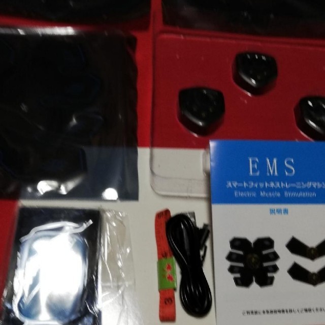 新品 EMS腹筋ベルト  交換用ジェルシート12枚 USB充電式 日本語説明書付 スポーツ/アウトドアのトレーニング/エクササイズ(トレーニング用品)の商品写真