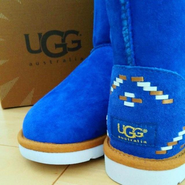 UGG(アグ)のりんじゅ様専用☆【23.0cm】新品☆UGG クラシックショート レディースの靴/シューズ(ブーツ)の商品写真